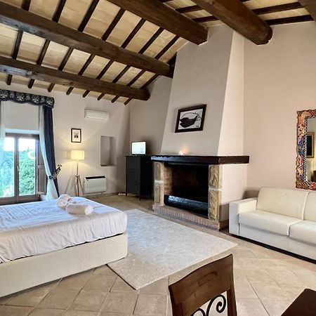 Agriturismo Cerrosughero Канино Экстерьер фото