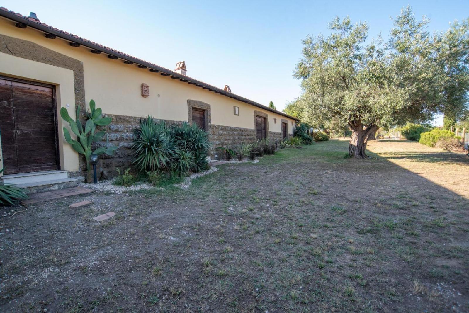 Agriturismo Cerrosughero Канино Экстерьер фото