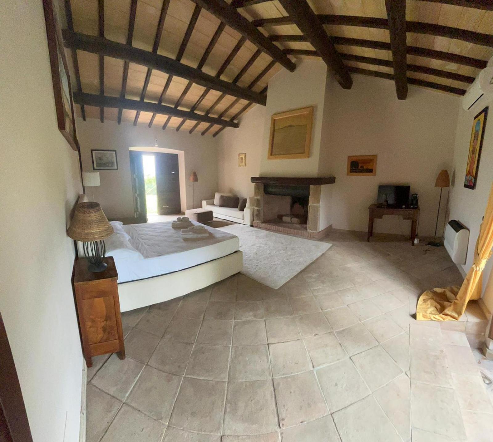 Agriturismo Cerrosughero Канино Экстерьер фото