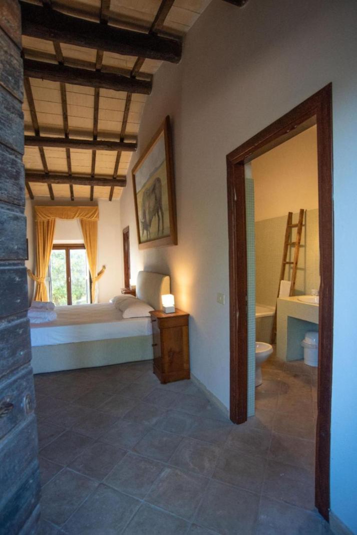 Agriturismo Cerrosughero Канино Экстерьер фото